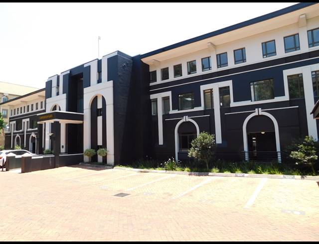 135M² OFFICE TO LET IN HYDE PARK